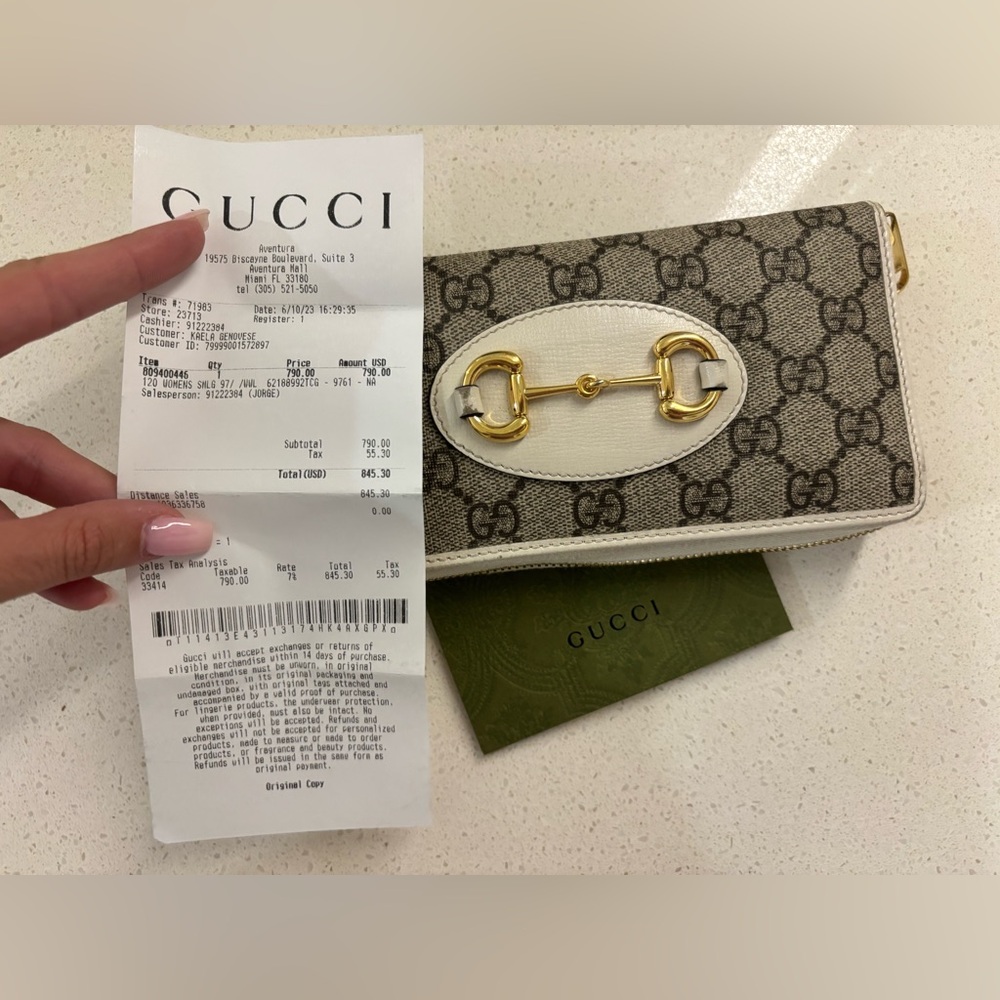 Gucci GG Supreme Continental Wallet